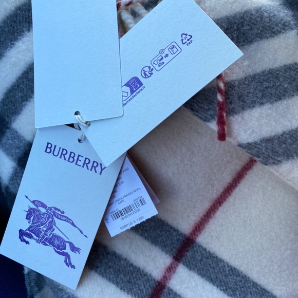 Burberry Check Print Wool Wrap NWT - Picture 3 of 13